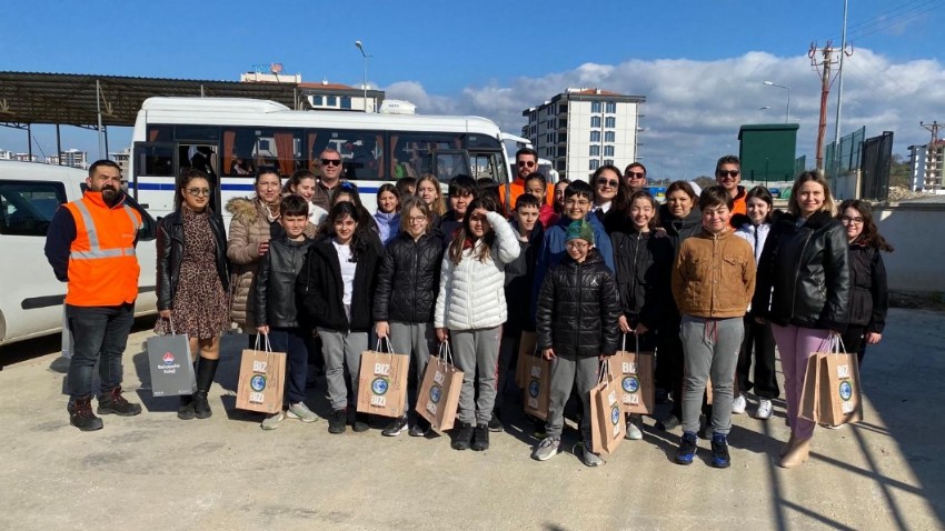 Özel Bahçeşehir Ortaokulu Öğrencilerinden Atık Getirme Merkezine Ziyaret