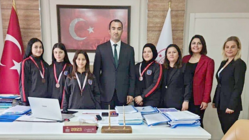 Kız Dart Takımı Bölge Üçüncüsü Olarak Türkiye Finallerine Katılmaya Hak Kazandı