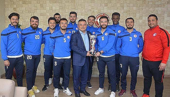 ÇOMÜ futbol takımı üniversiteler arası futbol liginde Türkiye 3.sü oldu