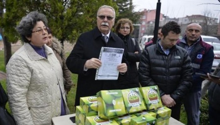 Şeftali dalında çürüyor, iktidar da muhalefette seyrediyor