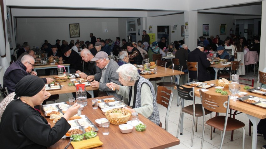 Biga TSO, Huzurevi'nde iftar verdi