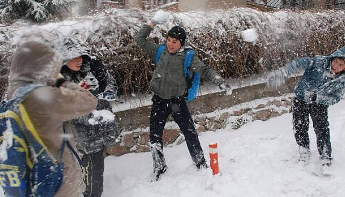 Ağrı’da okullara 1 gün kar tatili