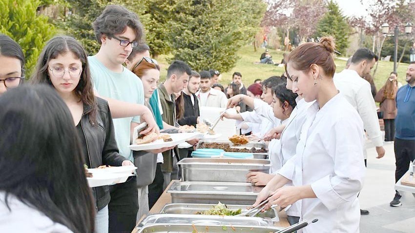 Öğrencilere yönelik iftar programları sürüyor