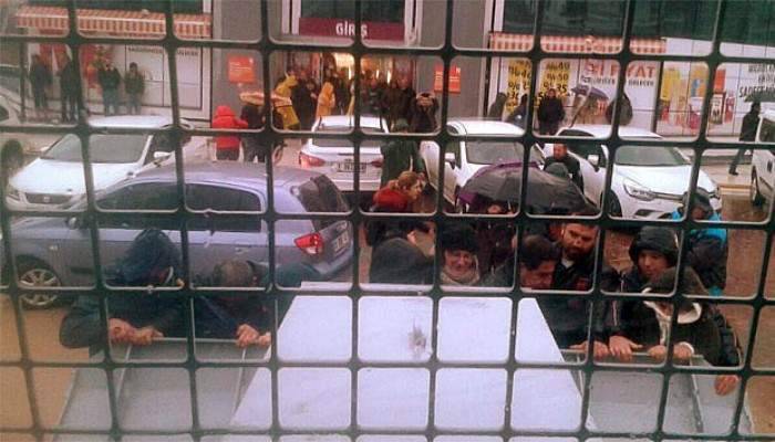 Zırhlı araçlar vatandaşların imdadına yetişti