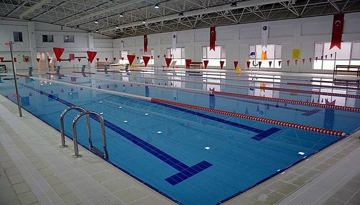 Yarı olimpik yüzme havuzu yenilendi