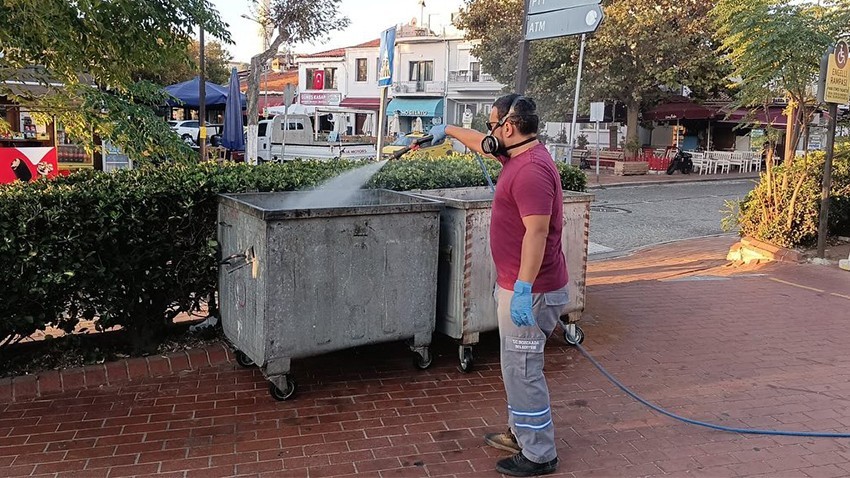 Bozcaada Belediyesi’nden Sineklerle Mücadele Çalışmaları