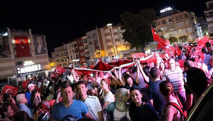 Çanakkale'de Sağlık Çalışanları Demokrasi Nöbetinde