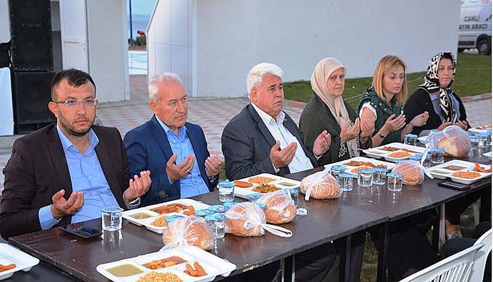 Hergün 700 kişi iftar sofrasında buluşuyor (VİDEO)