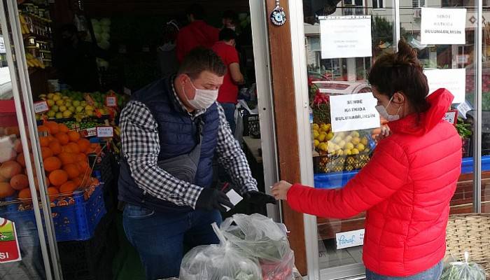 İçeri müşteri almıyor, siparişler not kağıtlarıyla iletiliyor (VİDEO)