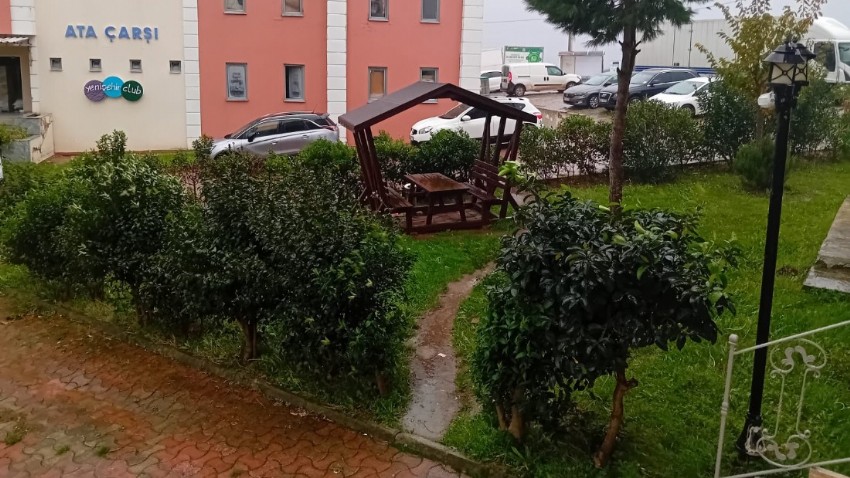 Biga’da Yağmur ve Fırtına Şiddetini Artırıyor