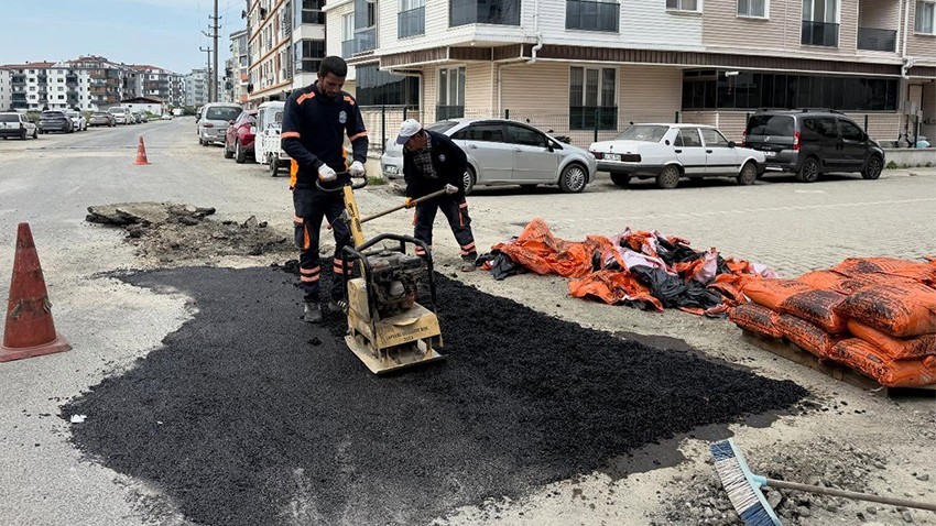 Lapseki’de Belediye Ekiplerinden Yoğun Mesai