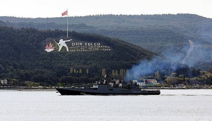 Rus fırkateyni, Çanakkale Boğazı'ndan geçti (VİDEO)