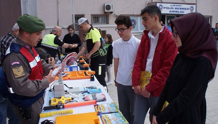  Lapseki'de Trafik ve İlk Yardım Haftası etkinlikleri (VİDEO)