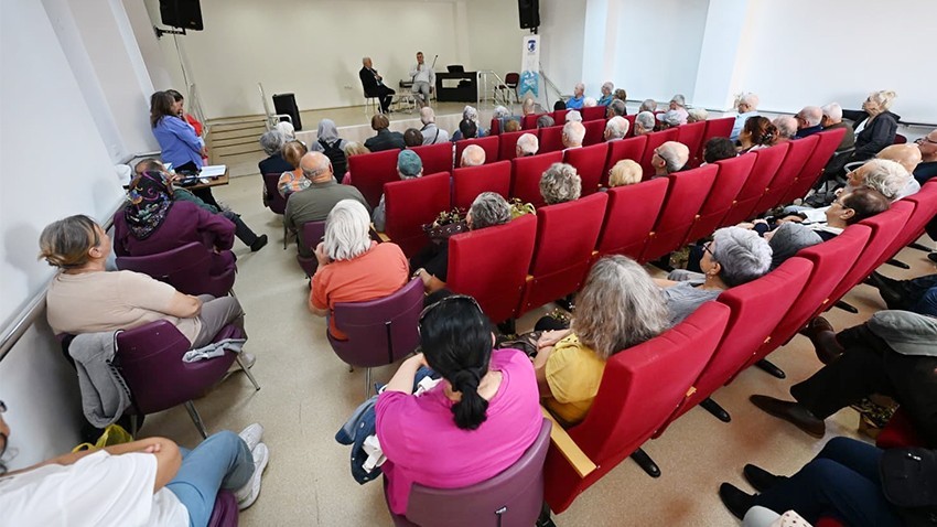 Altın Yıllar Yaşam Merkezi'nde Nörolojik Şikayetler Söyleşisi
