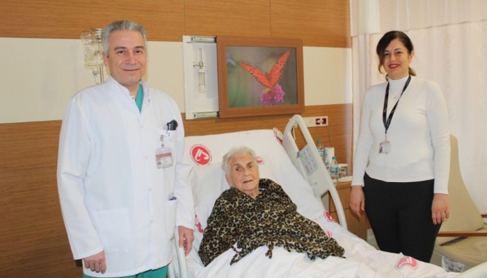 93 Yaşındaki Hastaya Tavi Yöntemi İle Kalp Kapağı Takıldı
