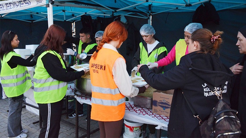 Geleneksel Sokak İftarları Sürüyor