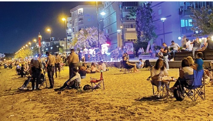 Mekanlar Boş Sahiller Dolu