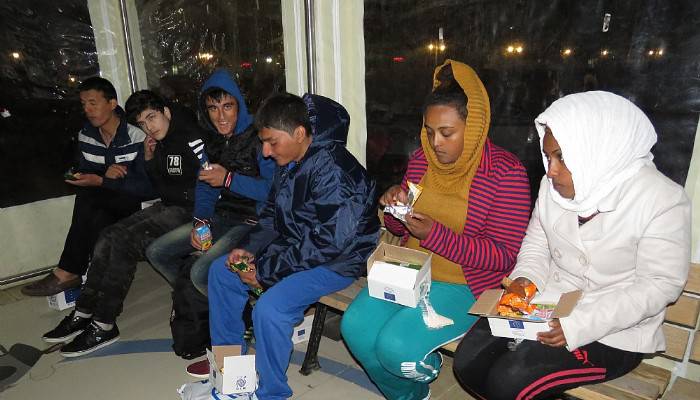  Kürek çekerek Midilli'ye gitmek isteyen 15 mülteci yakalandı