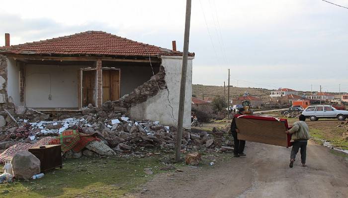 Çanakkale'de bir haftada 807 kez sallandı...