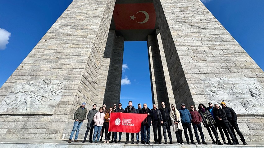 Balıkesir ve Çanakkaleli gazeteciler şehitliklerde buluştu