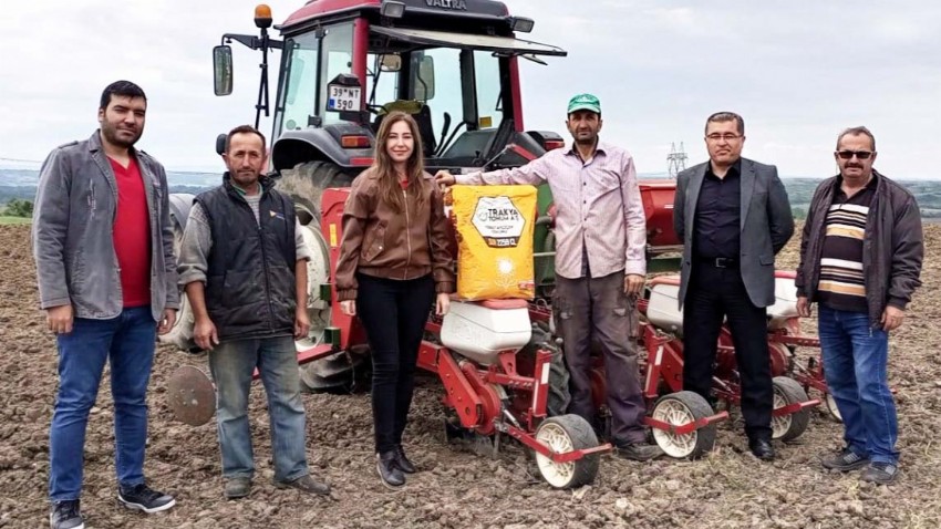 Nazan Türkarslan Halk Pazarında Üreticilerin Tezgahlarını Ziyaret Etti