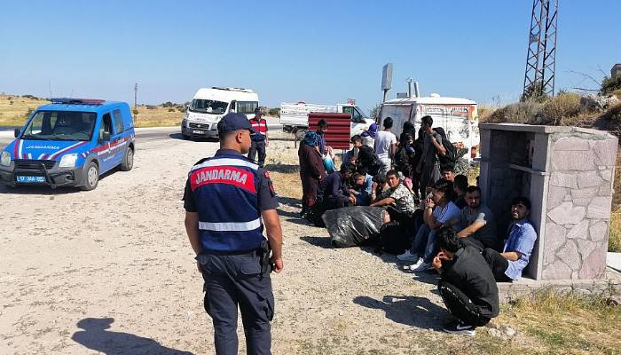 JANDARMADAN GÖÇMEN KAÇAKÇILARINA AĞIR DARBE!