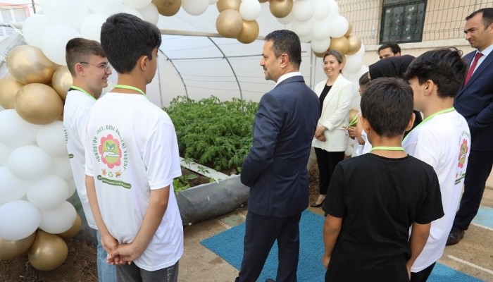 “DÖNÜŞTÜR, ÜRET, OKUL BAHÇENİ YEŞERT” PROJESİ KAPSAMINDA SERA AÇILIŞI YAPILDI