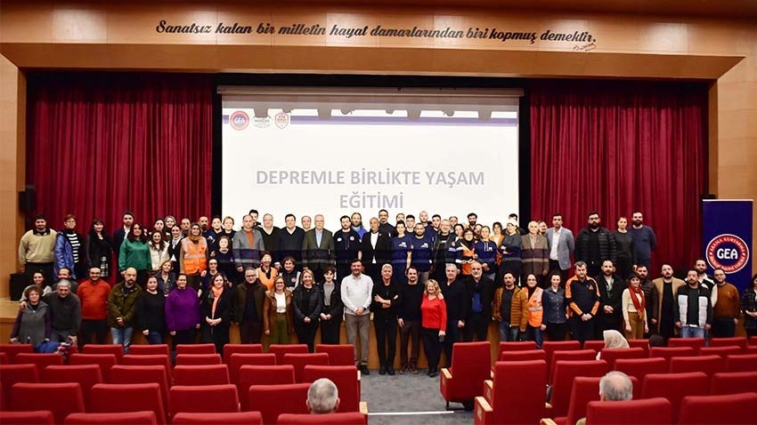 “Depremle Birlikte Yaşam” semineri düzenlendi