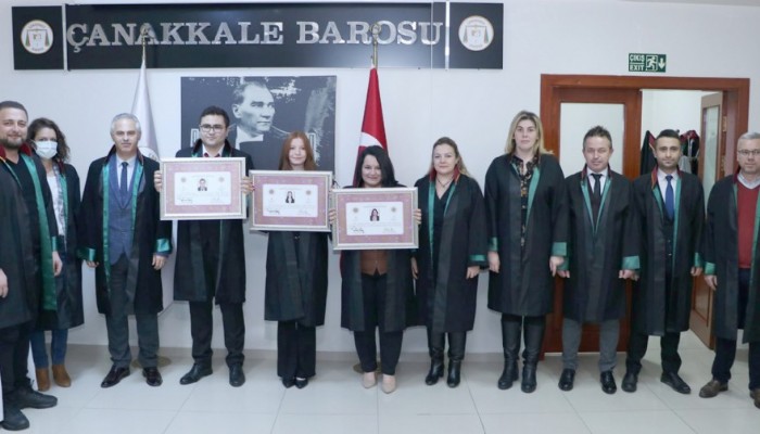 Genç Avukatlar Yemin Ederek Ruhsatlarını Aldı