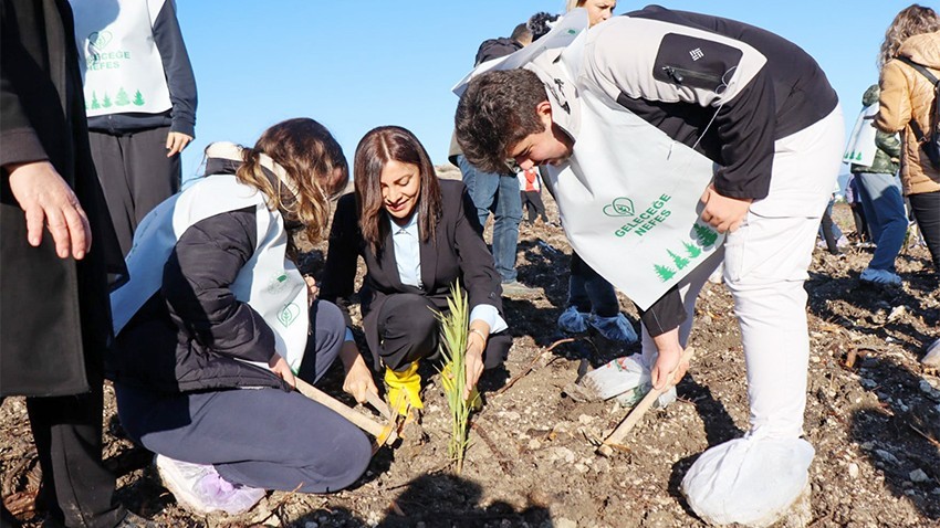 Fidanlar Toprakla Buluştu