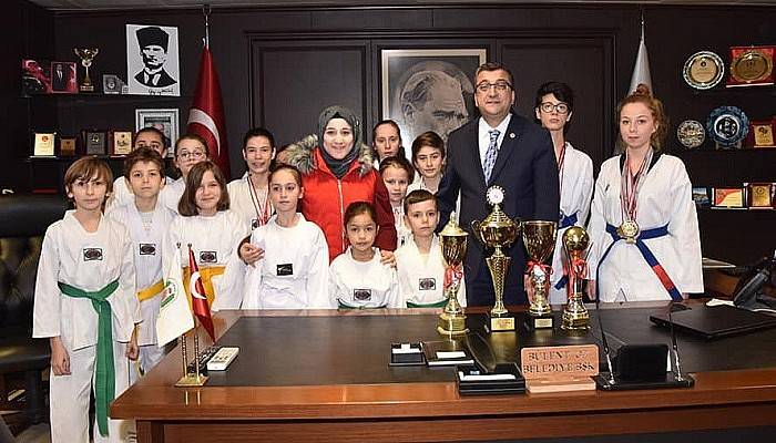 Çan Belediyesi Taekwondo kulübü başarılarını başkan Öz ile paylaştı