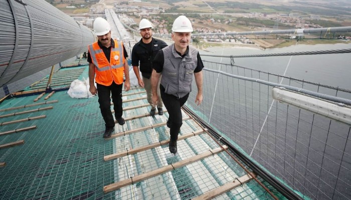 Bakan Karaismailoğlu Kedi Yolunda Yürüdü