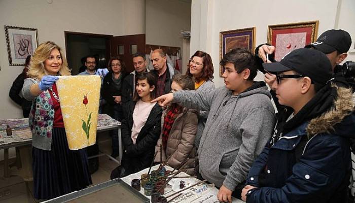 Yabancı Öğrenciler Ebru Atölyesine Katıldı