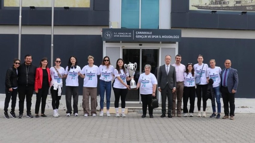 J&M Çanakkale Belediyespor Kadın Basketbol Takımı, Zaferin Taçlandırıldığı Ziyaretlerle Şehri Coşturdu!