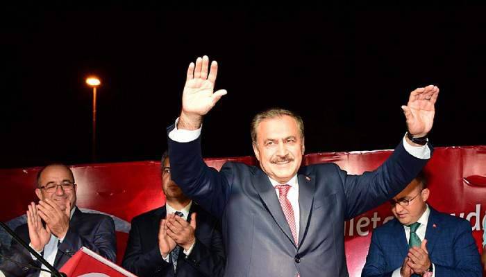  “Bütün akıllarını o 1 dolara satmış olan hainlerdir”