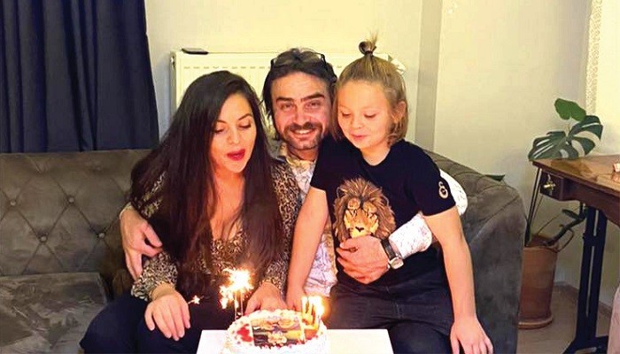 Yeni yaşını ailesi ile kutladı