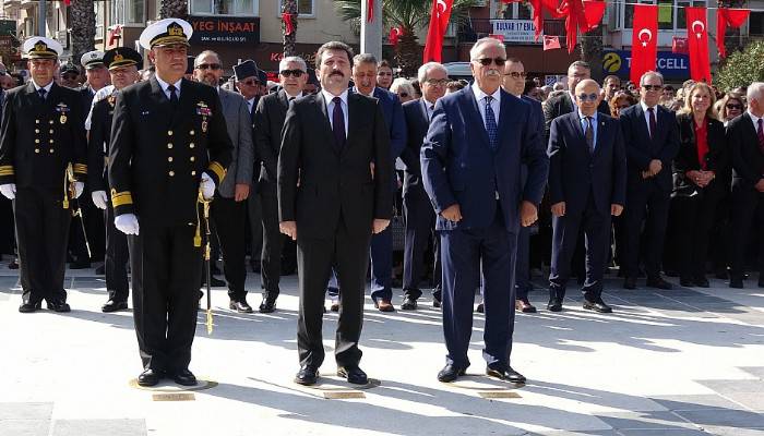 Çanakkale’de 29 Ekim kutlamaları çelenk sunma töreni ile başladı (VİDEO)