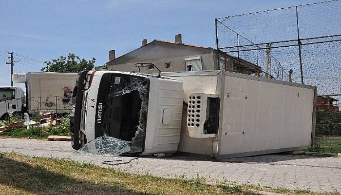  Ayvacık’ta kamyonet devrildi: 1 yaralı