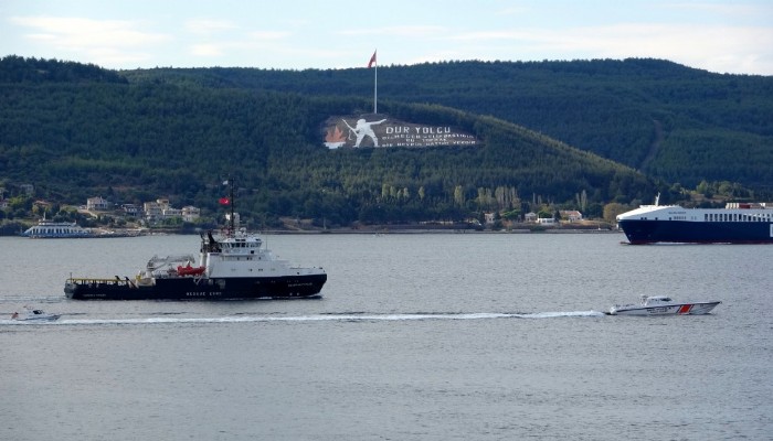 Rus askeri römorkörü, Çanakkale Boğazı'ndan geçti (VİDEO)