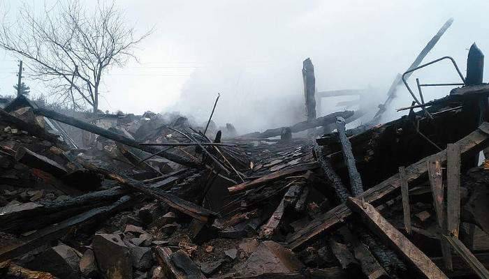 Yaşlı kadın kış günü evsiz kaldı