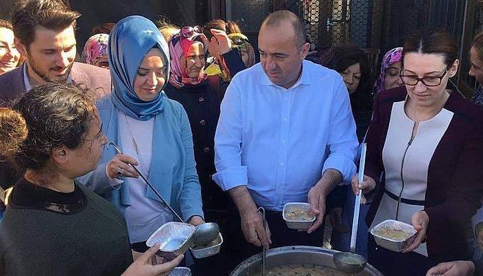 Ak Parti Kadın Kollarından Aşure İkramı (TIKLA İZLE)