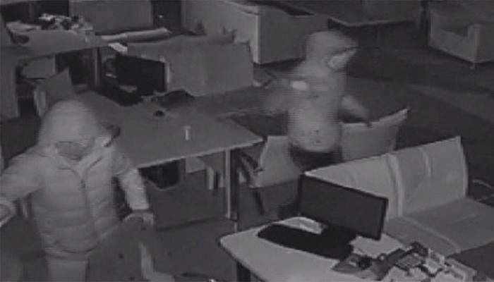  Hırsızlar komandoları aratmadı