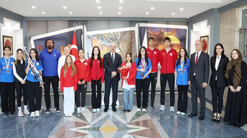 Başarılı Sporculardan Vali Toraman'a Gençlik Haftası Ziyareti