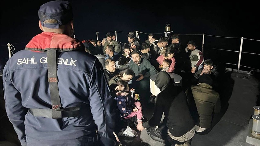 38 kaçak göçmen kurtarıldı