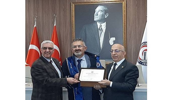 Cumhur Hoca profesör oldu