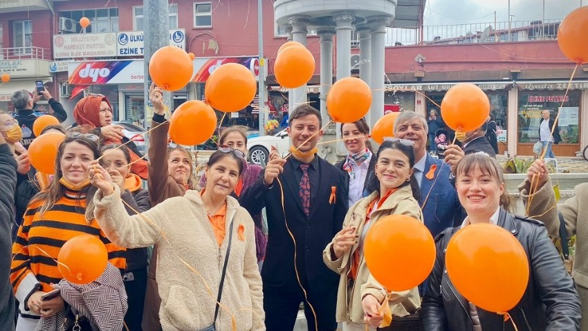 Ezine’de Lösemili Çocuklar Haftası’nda farkındalık yürüyüşü düzenlendi