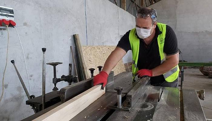 Çan Belediye marangozhanesi imalata başladı