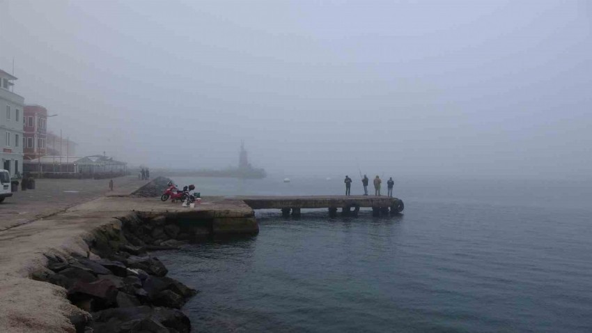 Çanakkale Boğazı sis nedeniyle transit gemi geçişlerine kapatıldı  