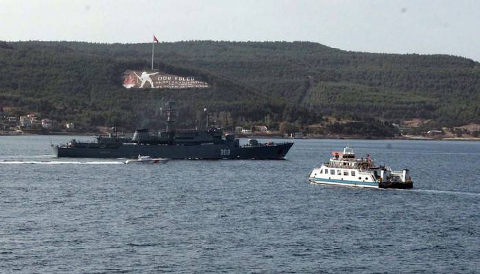 Rus savaş gemisi, Çanakkale Boğazı'ndan geçti (VİDEO)