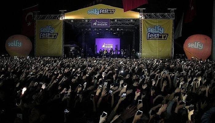 ÇOMÜ’de SelfyFest Rüzgarı Esti